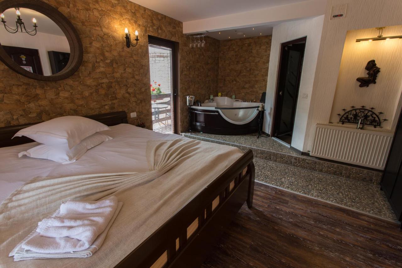 Pension Casa Wenge Sinaia Exteriör bild