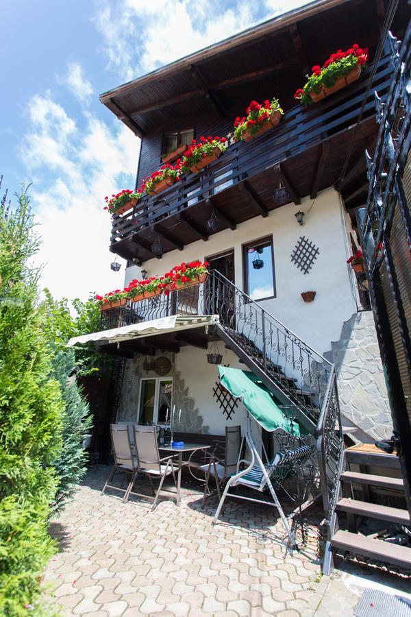 Pension Casa Wenge Sinaia Exteriör bild