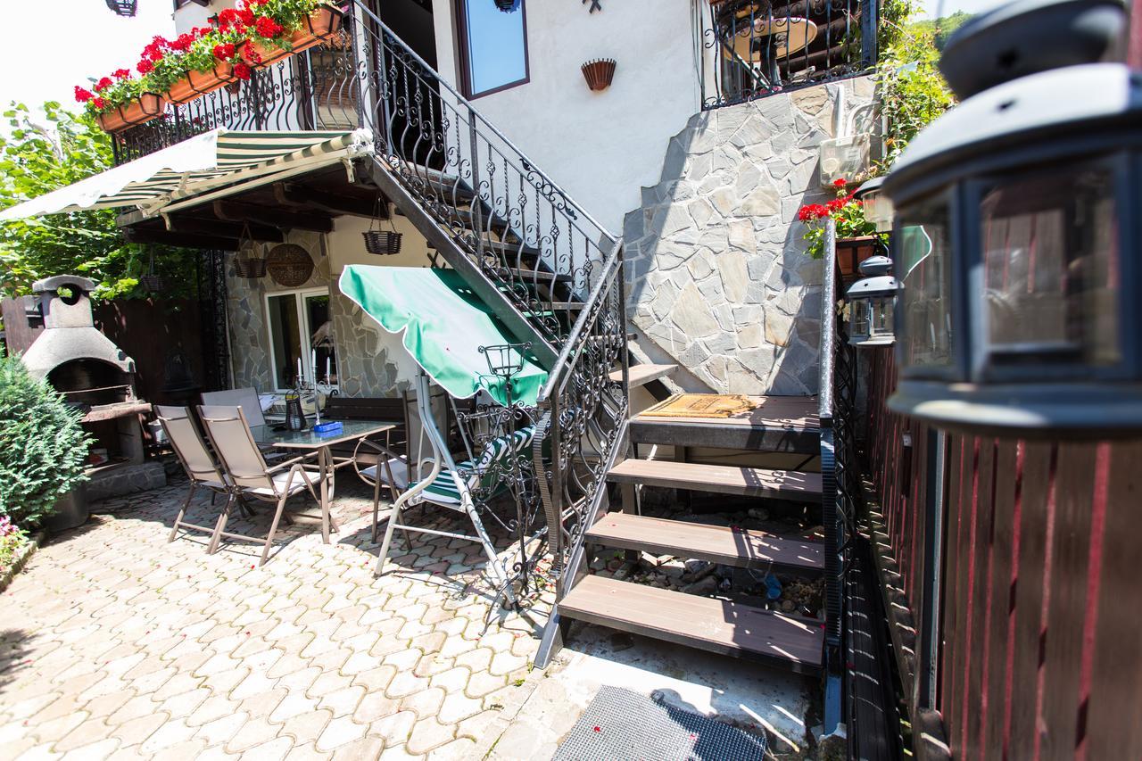 Pension Casa Wenge Sinaia Exteriör bild